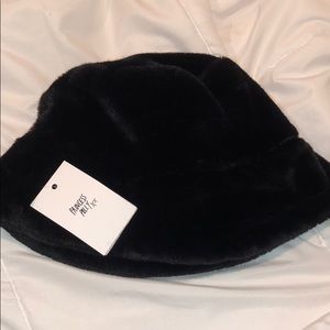 NEW PRINCESS POLLY “Theo Plush Bucket Hat”
